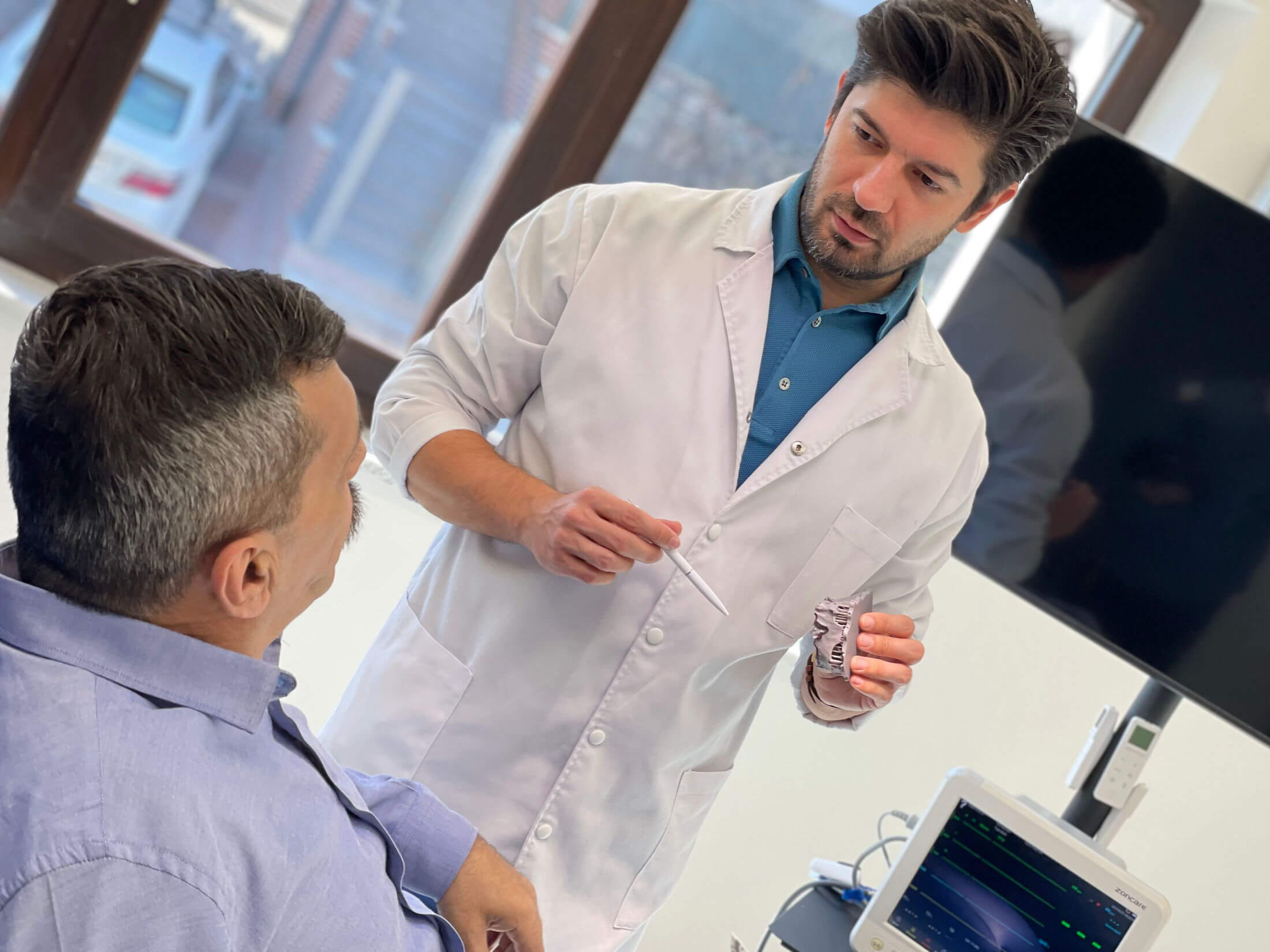 Implant dentar — EAN Clinic